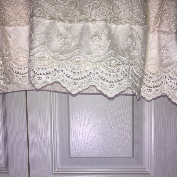 NWOT- CROTCHET CROP TOP - Picture 3 of 5